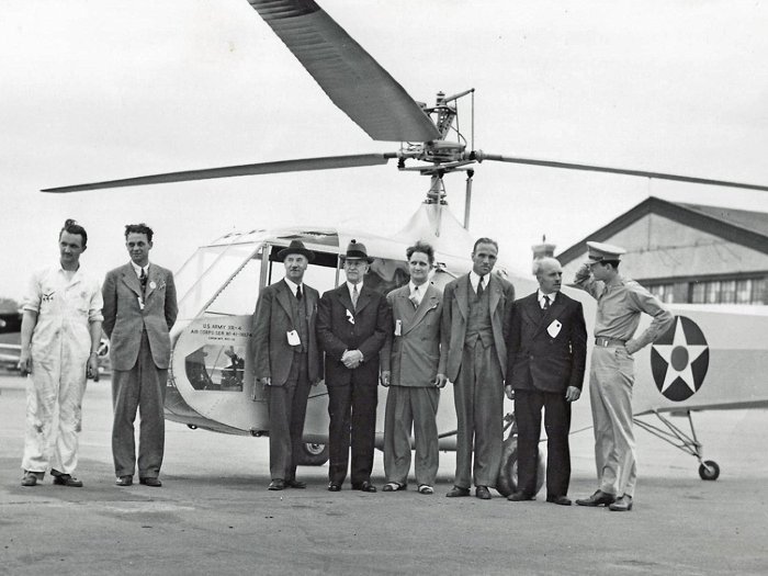 XR-4 team at Dayton, 1942